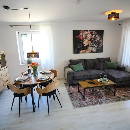 Zentral - Gemuetlich - Kueche - Balkon - Garage *