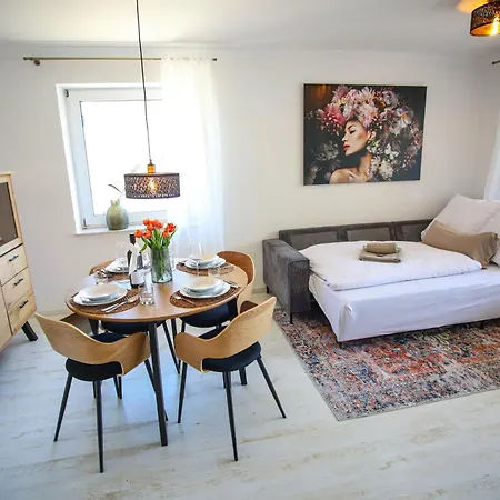 Zentral - Gemuetlich - Kueche - Balkon - Garage Apartment