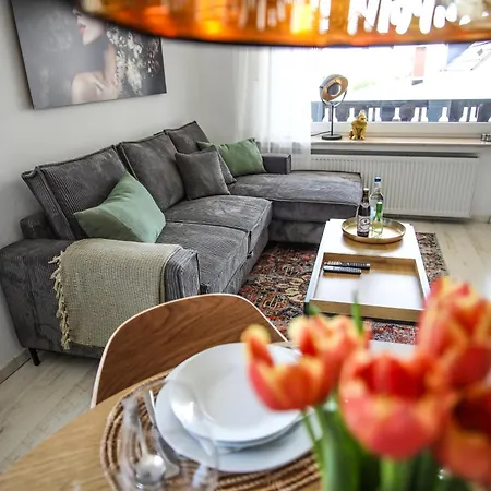 Zentral - Gemuetlich - Kueche - Balkon - Garage Apartament *