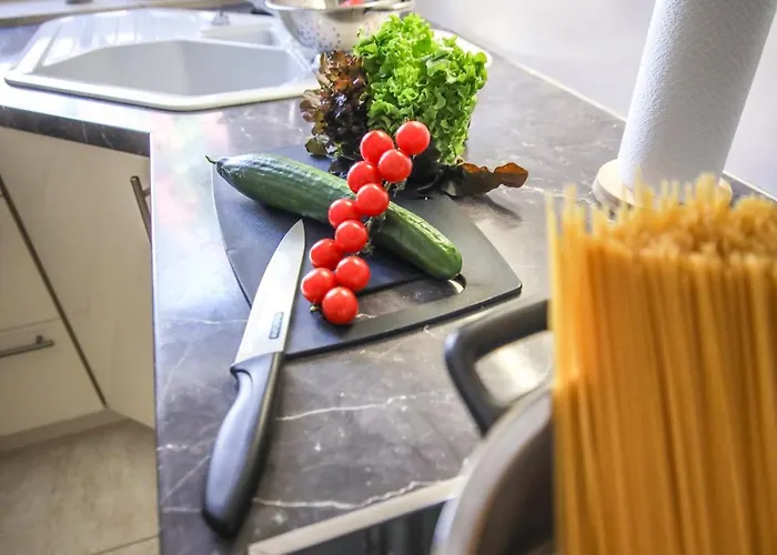 Appartement Zentral - Gemuetlich - Kueche - Balkon - Garage