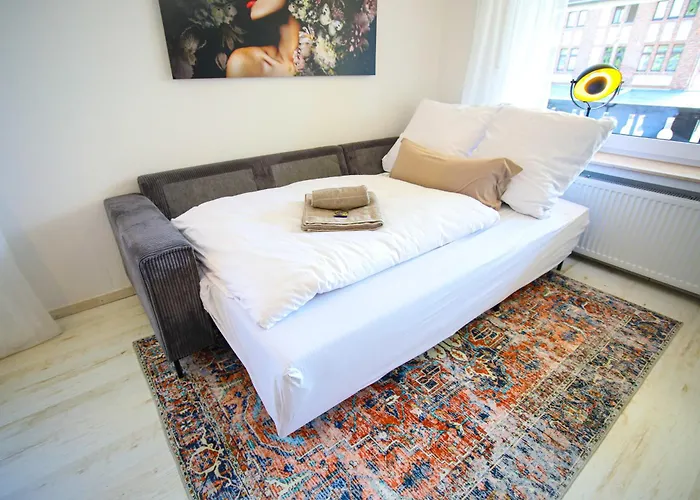 Zentral - Gemuetlich - Kueche - Balkon - Garage Appartement *