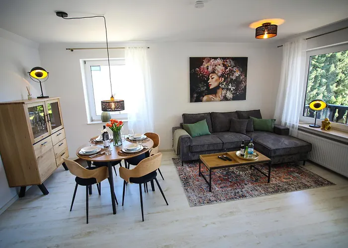 Zentral - Gemuetlich - Kueche - Balkon - Garage *