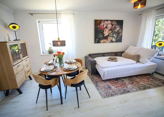 Zentral - Gemuetlich - Kueche - Balkon - Garage Appartement