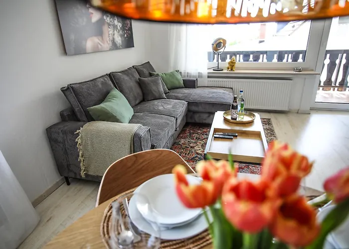 Zentral - Gemuetlich - Kueche - Balkon - Garage Appartement *